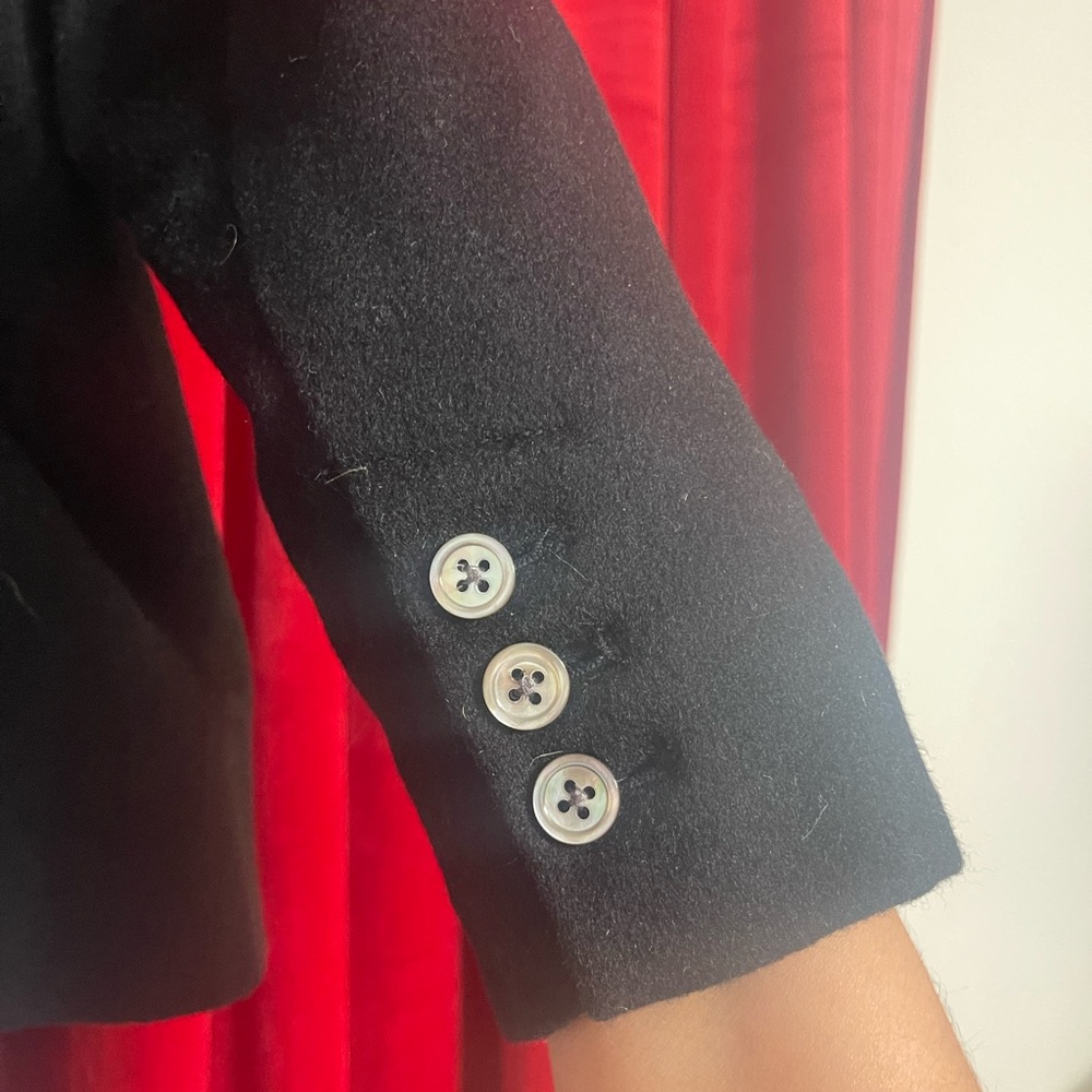 94% wool Eddie Bauer Black Petite Blazer - Picture 4 of 4